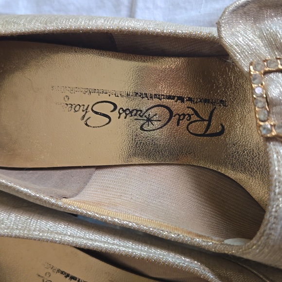 True vintage gold pumps! Fit size 10M! - Picture 5 of 8